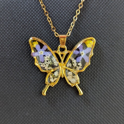 Collana con ciondolo farfalla