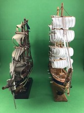 Modelli Veliero 2 pezzi, uno vele chiare e uno vele scure, usati, completi.