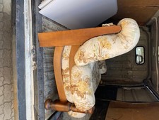 salotto composto da divano a due posti e due poltrone della Chateau D'Ax