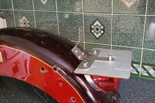 Staffa targa pieghevole Harley