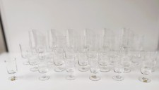 Bicchieri in cristallo di Boemia Cecoslovacchia con intaglio vintage set. 30 pz.