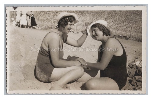 Donne spiaggia vecchia - 2,