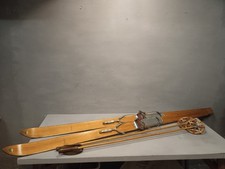 Vecchi Sci In Legno Con