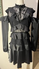 Mini Abito Rosa Scuro Nero Pizzo Raso Ruffle Dark Romance Stravagante Goth Mercoledì