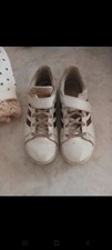 scarpe da tennis adidas bianche con strisce e tallone oro
