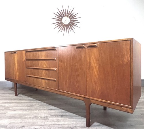 Magnifica credenza metà