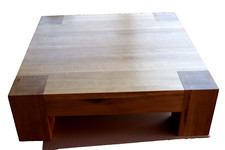 Tavolo realizzato in legno