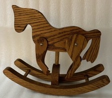 Cavallo a dondolo in legno
