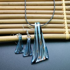 Collana e orecchini con