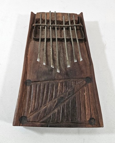 Antico pianoforte africano