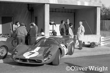 Raro Enzo Ferrari accanto alla