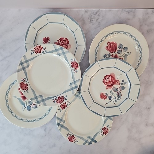 Assiettes plates assorties - plates,