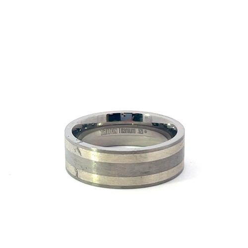 Anello quadrato titanio e - in,