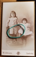 2 bambini piccoli - sedia /
