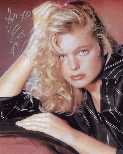 Foto firmata erika eleniak - foto,