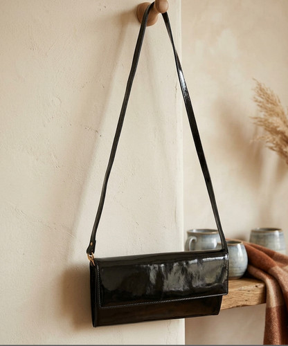 Borsa pochette vernice nera - in,