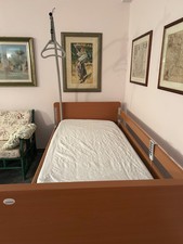 Letto elettrico ortopedico con materasso anti decubito_usato pochi giorni