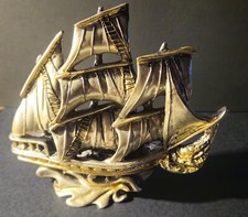 Veliero metallo soprammobile vintage. Colore argento e sfumature gialle