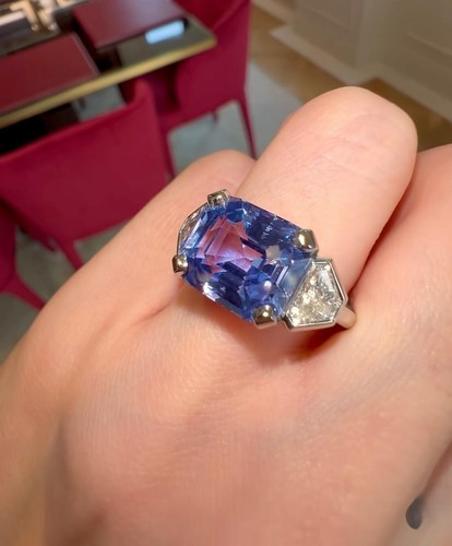 Anello zaffiro blu taglio