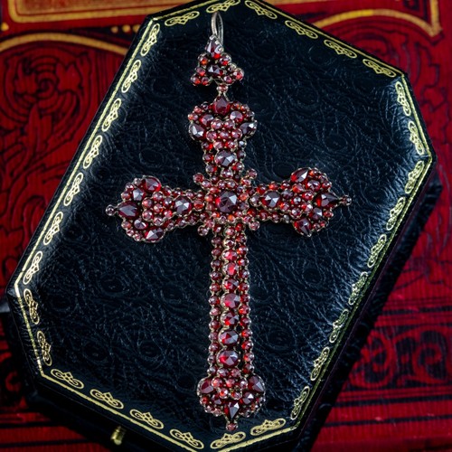 Antico ciondolo croce