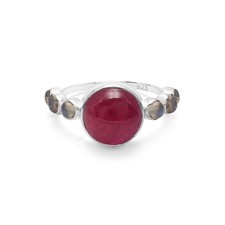 Anello con pietre preziose in