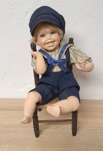 Bambola porcellana ragazzo - di,