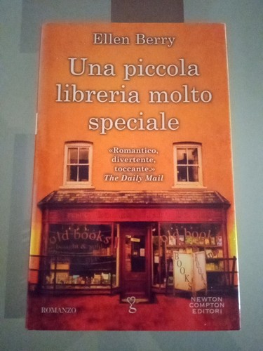 Una piccola libreria molto - una,