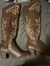 Stivali alti alla coscia in