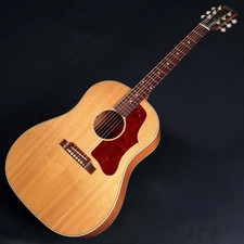 Gibson J-50 con chitarra