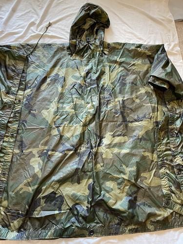 Poncho antipioggia mimetico
