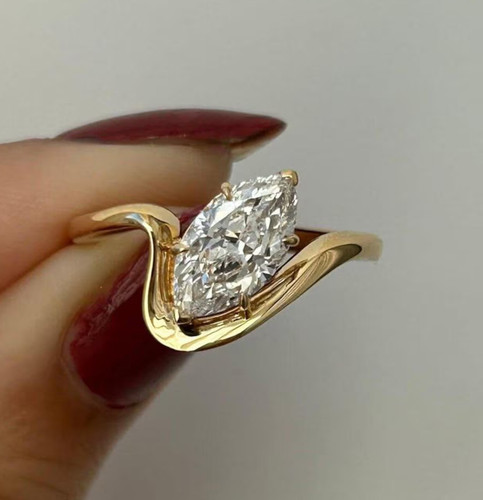 Anello solitario con diamanti