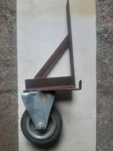 Ruota con staffa - con,