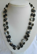 Collana Girocollo 2 fili con sfere in lucite nere e marmorizzate anni 60 Vintage