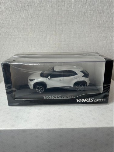 Toyota yaris cross white - yaris,