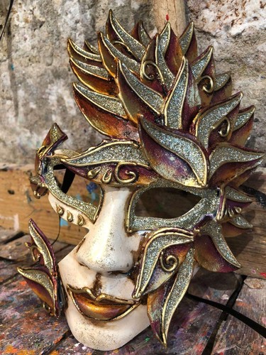 Maschera carnevale mezzo - carnevale,