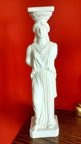 Statua dama greca - kapyatie, in