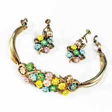 Kramer Demi Parure Set Bracciale Floreale e Orecchini a Vite Posteriore