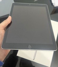 Apple iPad 6a Generazione 9.7" 32GB Wi-Fi Tablet  - Grigio siderale