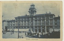 TRIESTE -PIAZZA UNITà ANIMATA CARROZZELLA-VIAGGIATA 1924   cartolina d'epoca