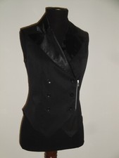 top gilet Denny Rose in raso nero lucido, collo tipo smoking e code posteriori