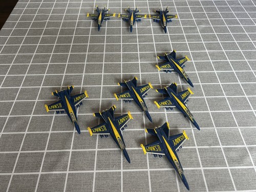 Maisto diecast navy blue - navy,