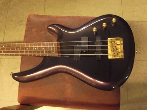 Basso elettrico aria - basso,