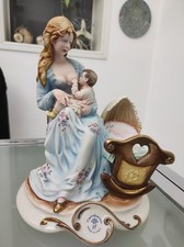 Scultura in porcellana Capodimonte La Mamma