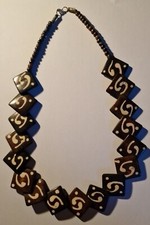 a- Collana Etnica Donna