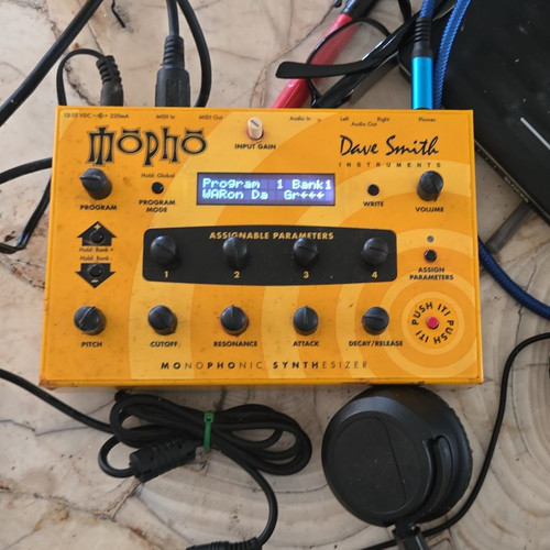 Dave smith instruments mopho - dave,