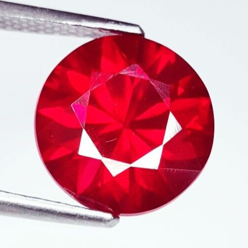 Rubino rosso naturale del