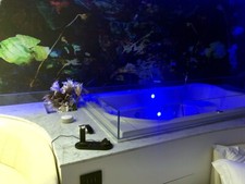 Voucher Notte Romantica con MASSAGGIO Vasca Idromassaggio 2 posti e Sauna Umbria