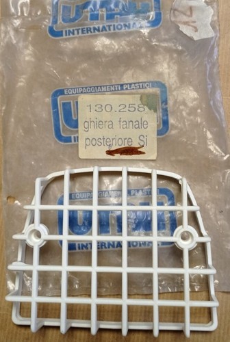 Piaggio griglia faro - griglia,