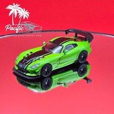 Tarmac Works Dodge Viper ACR Extreme 1:64 verde metallizzato