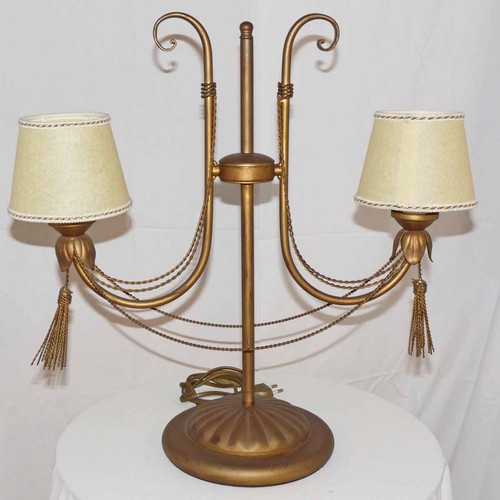 Lampada tavolo con paralumi - da,